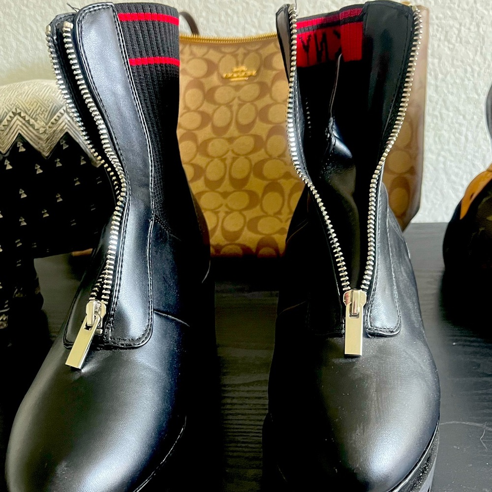 DKNY size 9 new boots